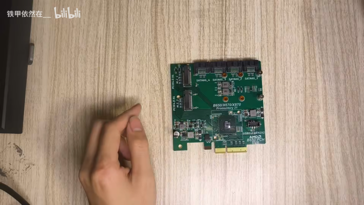 Μητρική πλακέτα AMD B650 Promontory 21 τοποθετημένη σε ξύλινη επιφάνεια.