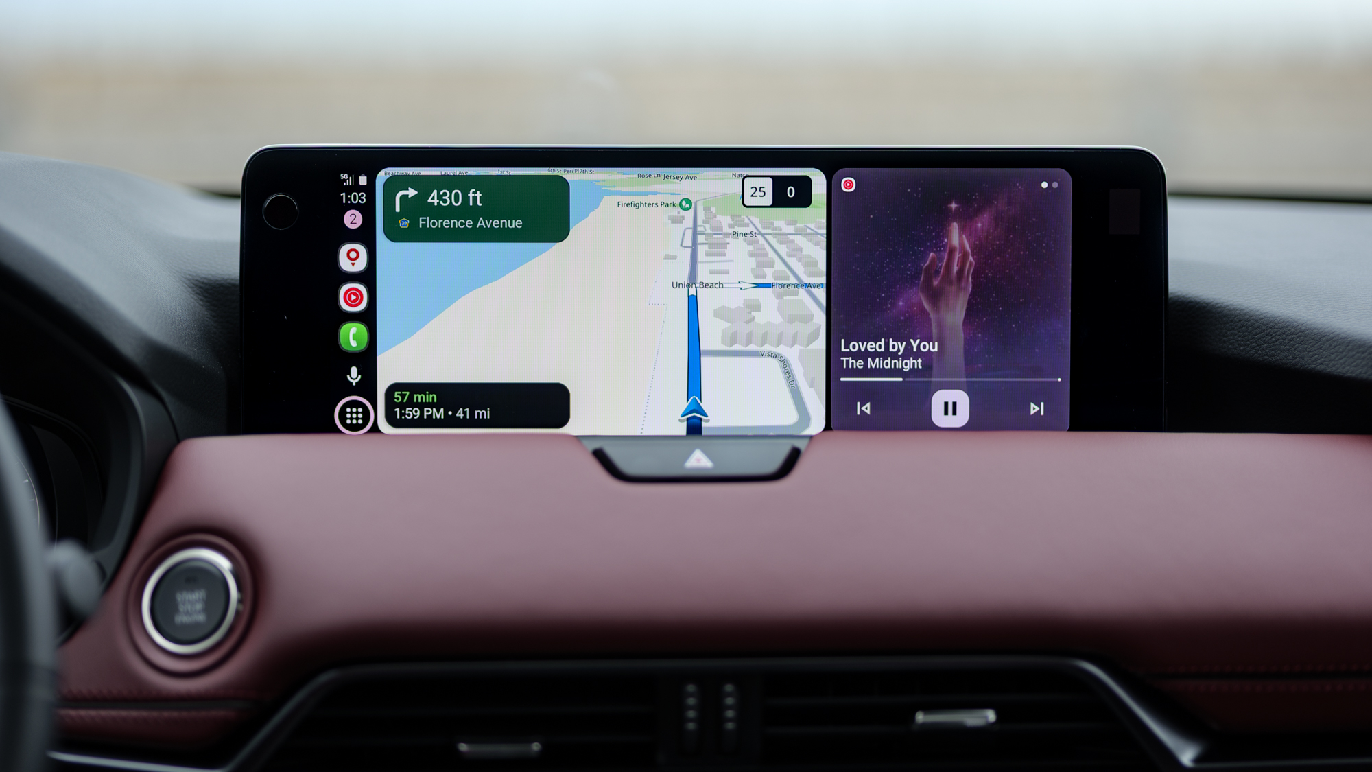 Η εφαρμογή TomTom εκτελείται στο Android Auto.