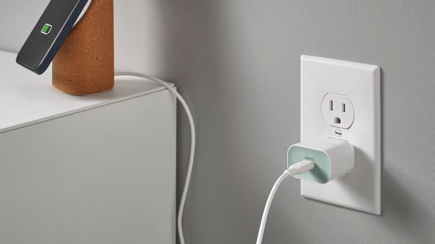 «Η IKEA λανσάρει τον μίνι USB-C φορτιστή μόλις με 4 € — Πρέπει να τον αποκτήσεις για κάθε τσάντα σου!»