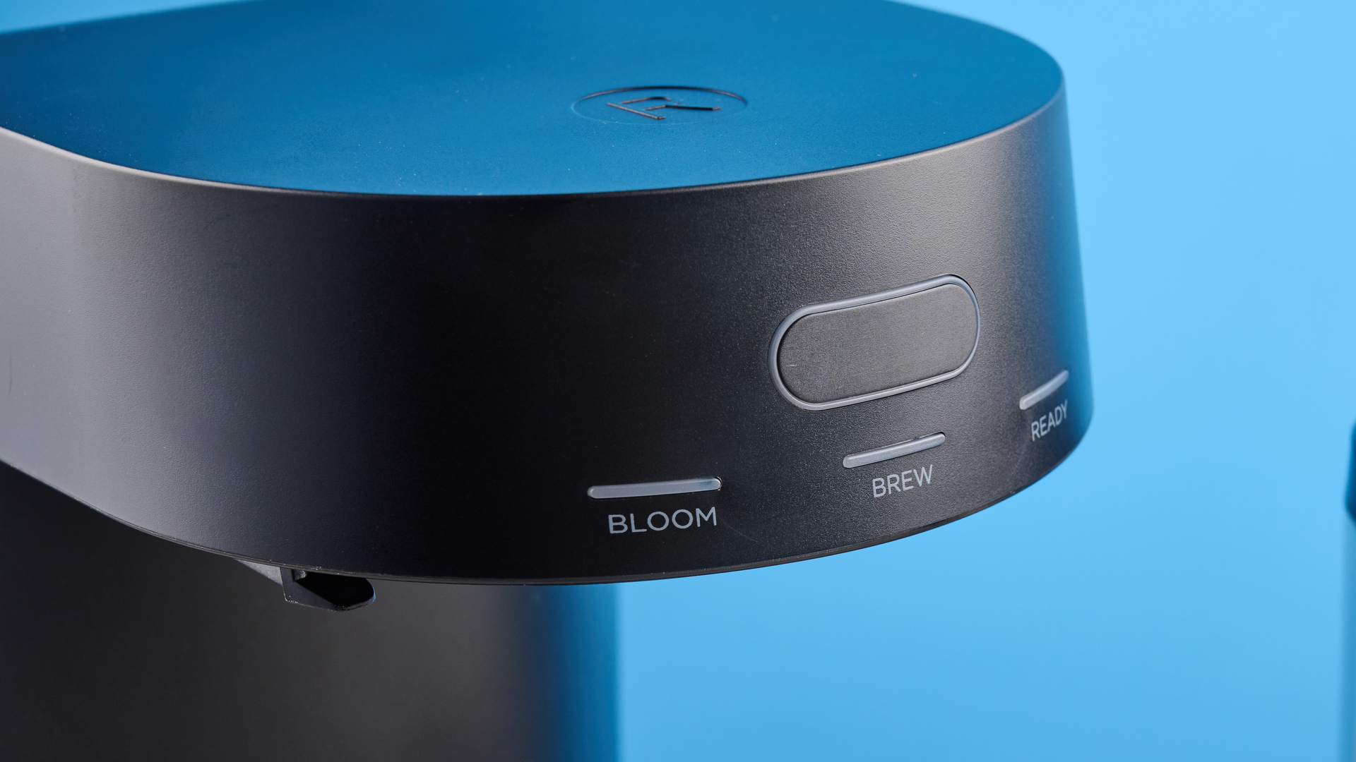 η αναλογία τεσσάρων καφετιέρα φωτογραφημένη σε φόντο μπλε οδηγό Tom's