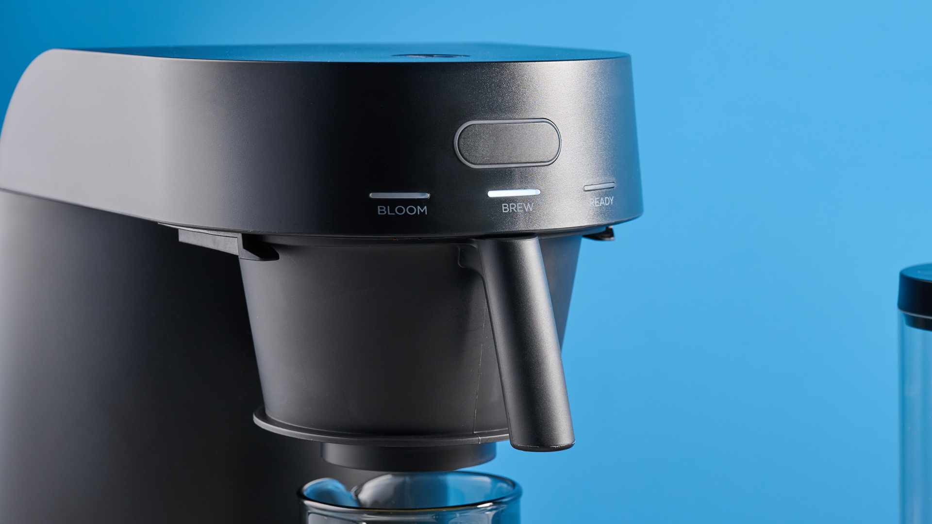 η αναλογία τεσσάρων καφετιέρα φωτογραφημένη σε φόντο μπλε οδηγό Tom's