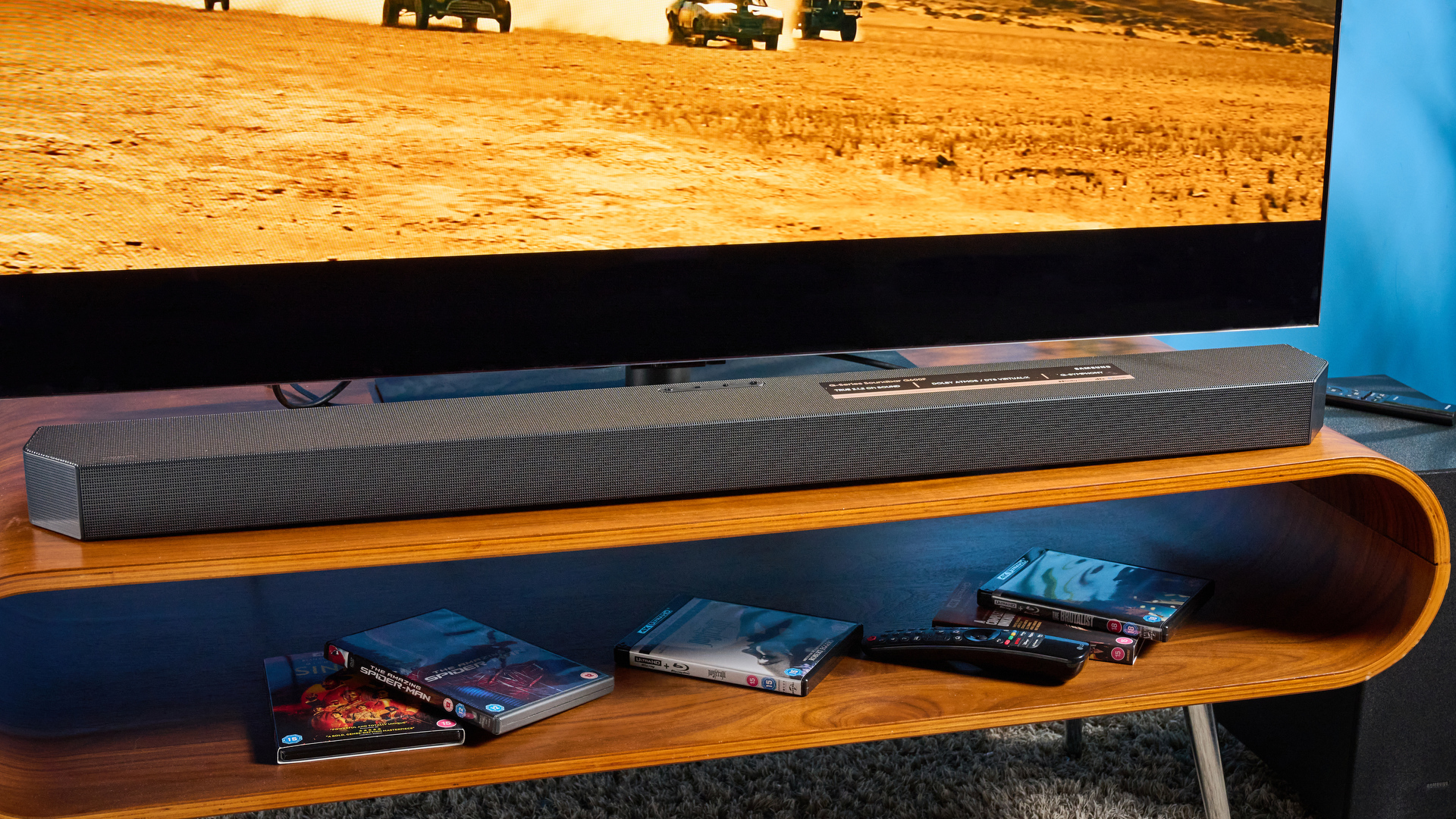 η μπάρα ήχου premium και το subowoofer της samsung q600f σε μαύρο χρώμα