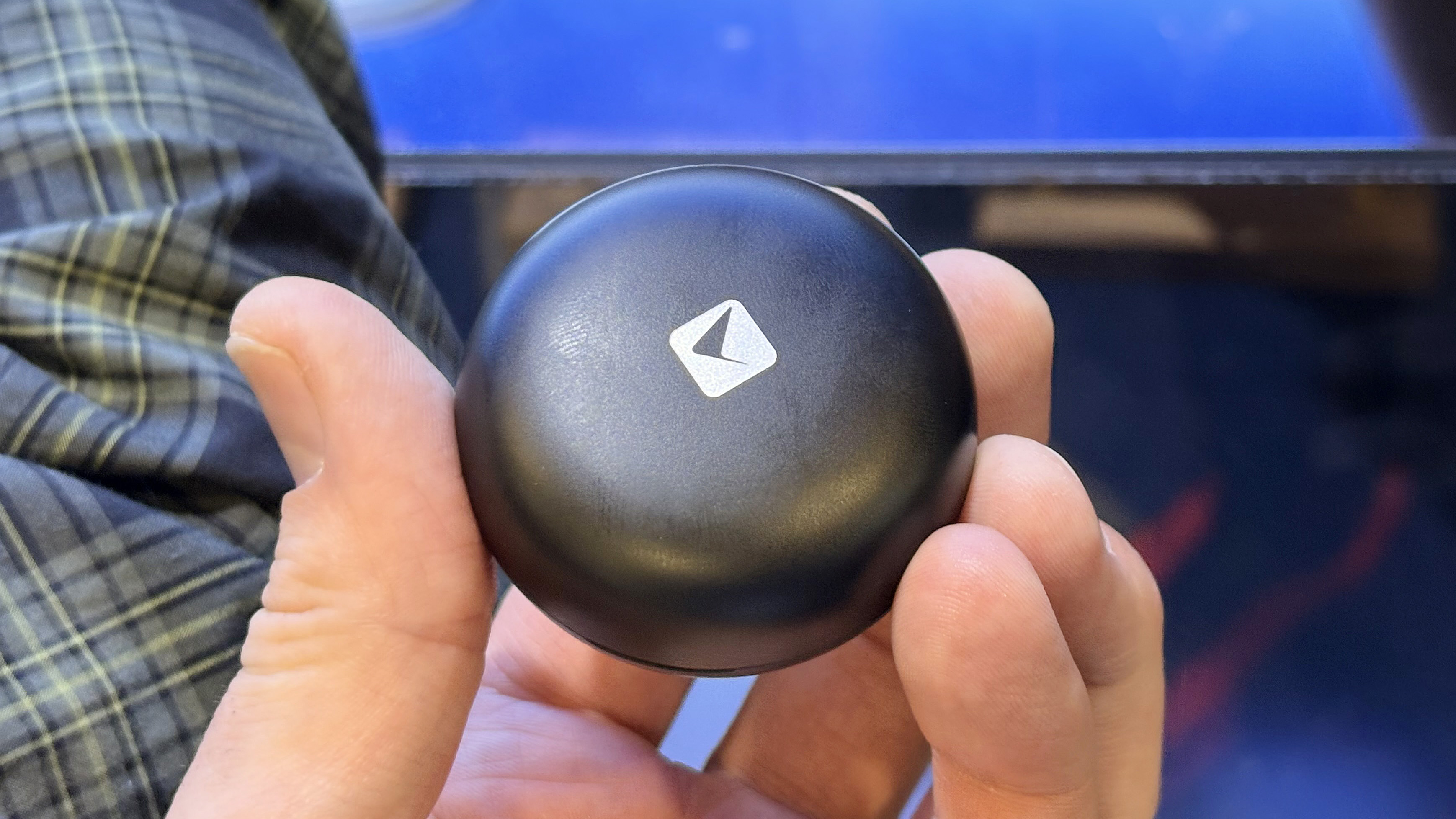 Κοντινό πλάνο του Aivela Ring Pro με παρακολούθηση υγείας και υποστήριξη προσαρμοσμένων χειριστηρίων χειρονομιών στην CES 2026