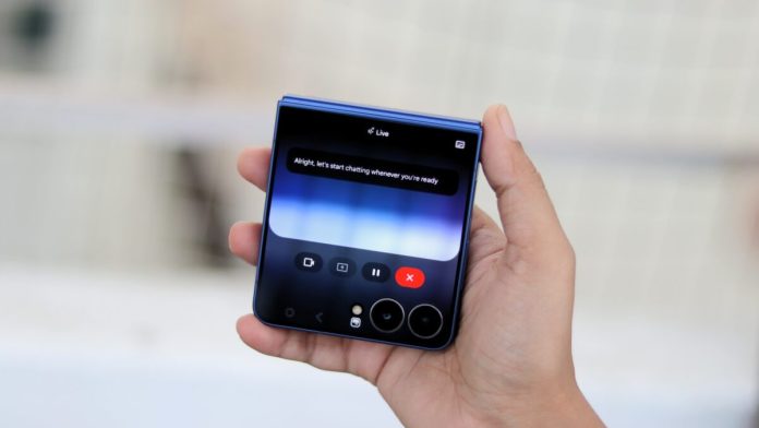 Ο Έλον Μασκ αντεπιτίθεται στη συμφωνία της Apple για την τεχνητή νοημοσύνη με την Google, αποκαλώντας τη συγκέντρωση ισχύος