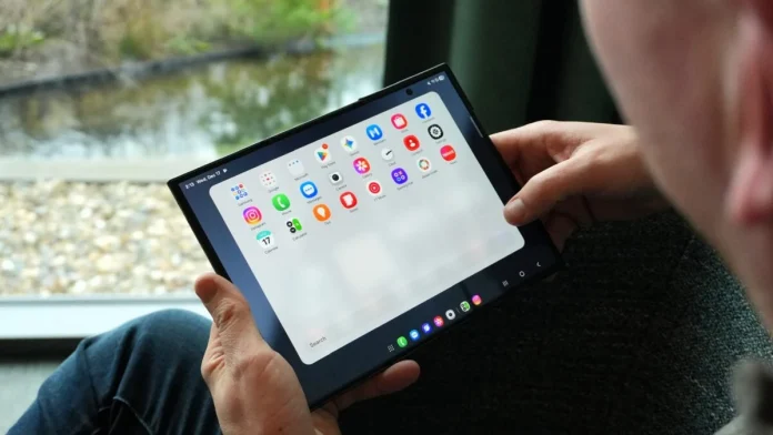 Η Samsung στέλνει μια νέα ενημέρωση υλικολογισμικού για το Galaxy Z TriFold