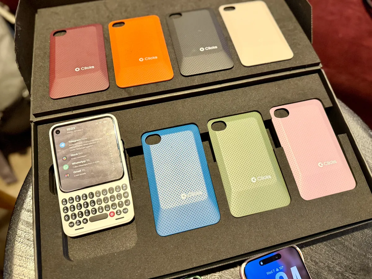 Συνεχίστε με ένα πρωτότυπο του Clicks’ Communicator, ένα νέο smartphone που μοιάζει με BlackBerry