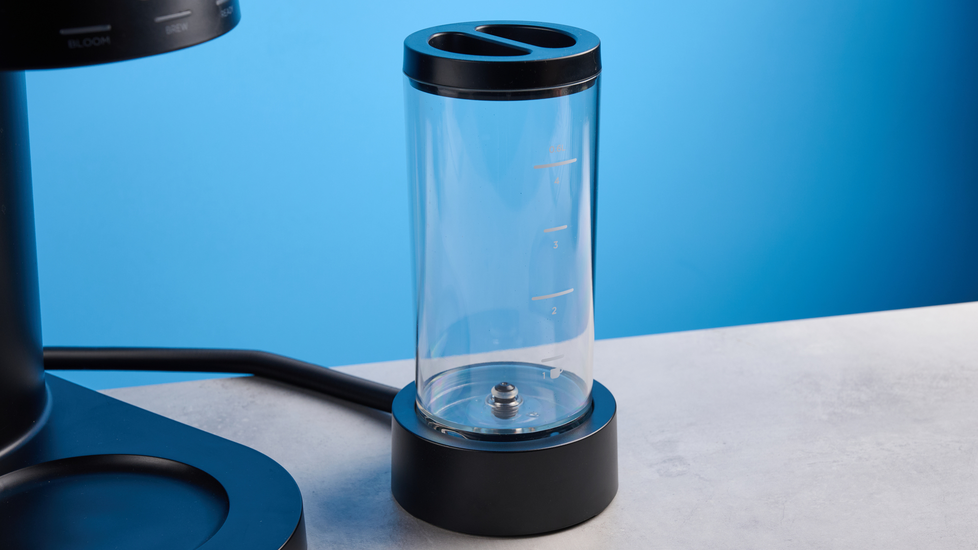 η αναλογία τεσσάρων καφετιέρα φωτογραφημένη σε φόντο μπλε οδηγό Tom's