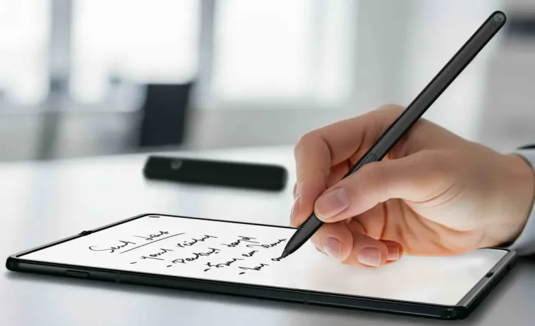 Ανακάλυψε το Σαγηνευτικό Razr 60 FIFA World Cup 26 Edition: Ο AI Σύντροφος που Αλλάζει τα Δεδομένα, Μαζί με Moto Watch και Πολλά Άλλα!