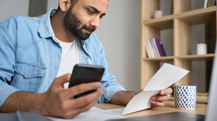 Ανησυχείτε για την απώλεια του καθήκοντος των ενόρκων; Δύο τρόφιμοι εκμεταλλεύτηκαν αυτούς τους φόβους για να κλέψουν πάνω από 450.000 δολάρια χρησιμοποιώντας vishing πίσω από τα κάγκελα