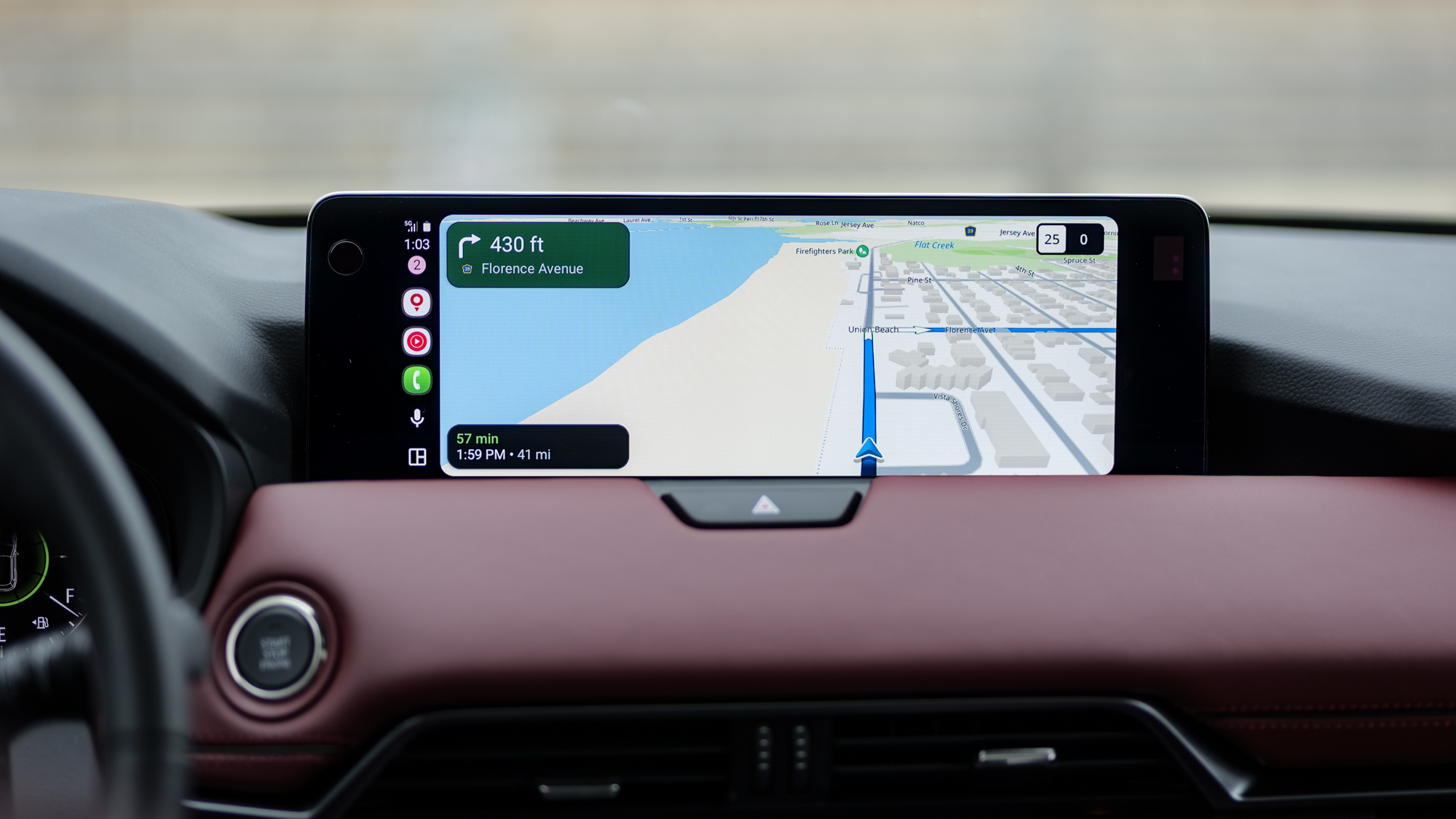 Η εφαρμογή TomTom εκτελείται στο Android Auto.
