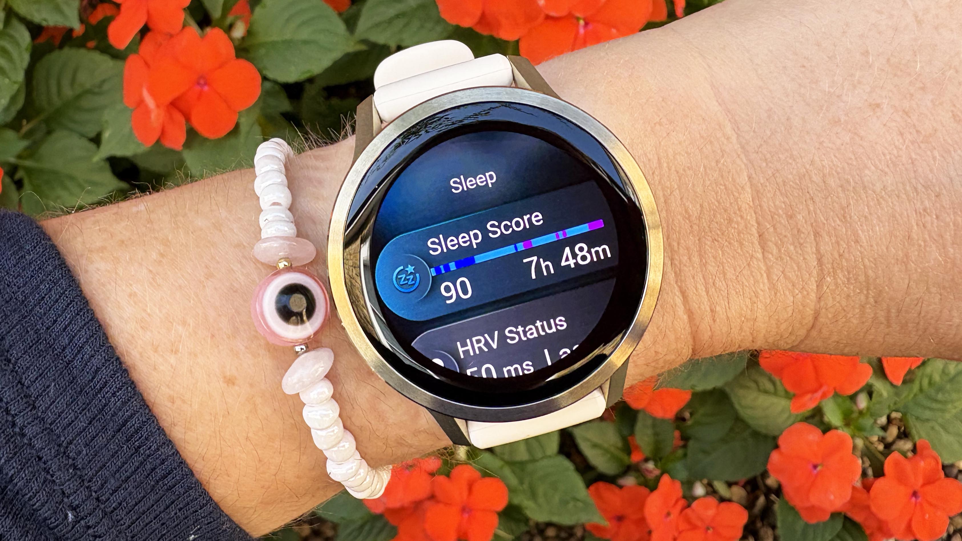 το Garmin Venu 4 σε σεληνιακό χρυσό στον καρπό