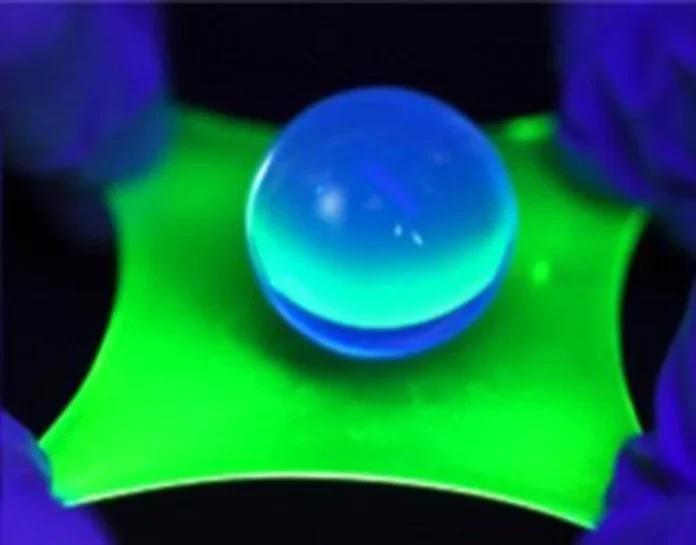 Αυτή η ευέλικτη οθόνη OLED παραμένει φωτεινή ακόμα και όταν είναι τεντωμένη