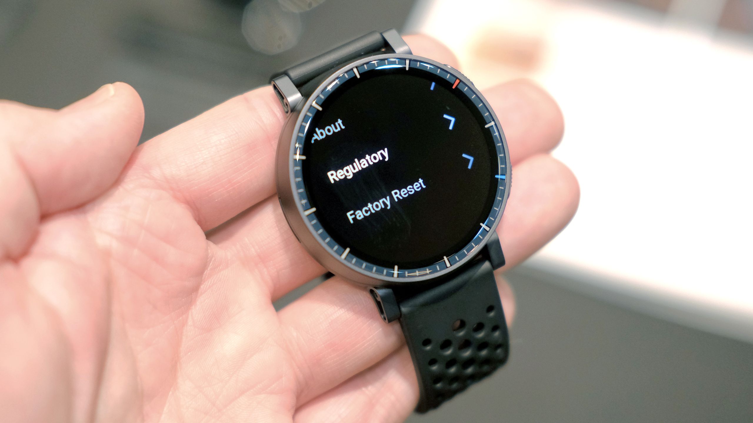 «Ανακάλυψα το Amazfit Active Max — το φθηνότερο smartwatch που θα λατρέψεις το 2026!»