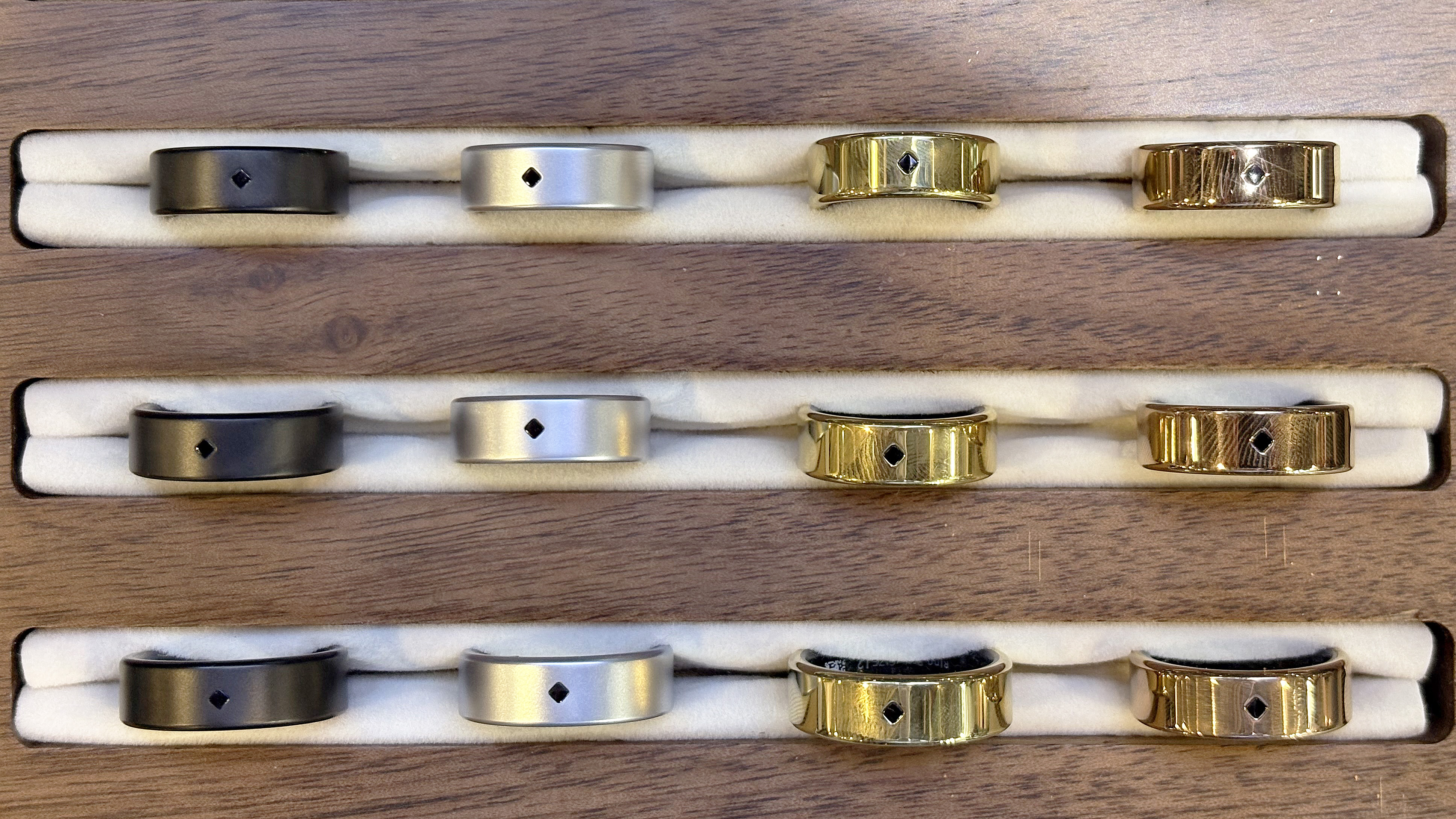 Κοντινό πλάνο του Aivela Ring Pro με παρακολούθηση υγείας και υποστήριξη προσαρμοσμένων χειριστηρίων χειρονομιών στην CES 2026