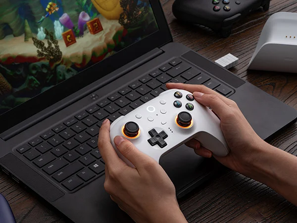 8BitDo Ultimate 2: Gamepad με τρείς τρόπους σύνδεσης, RGB , Hall Effect αναλογικούς και Motion Controls!
