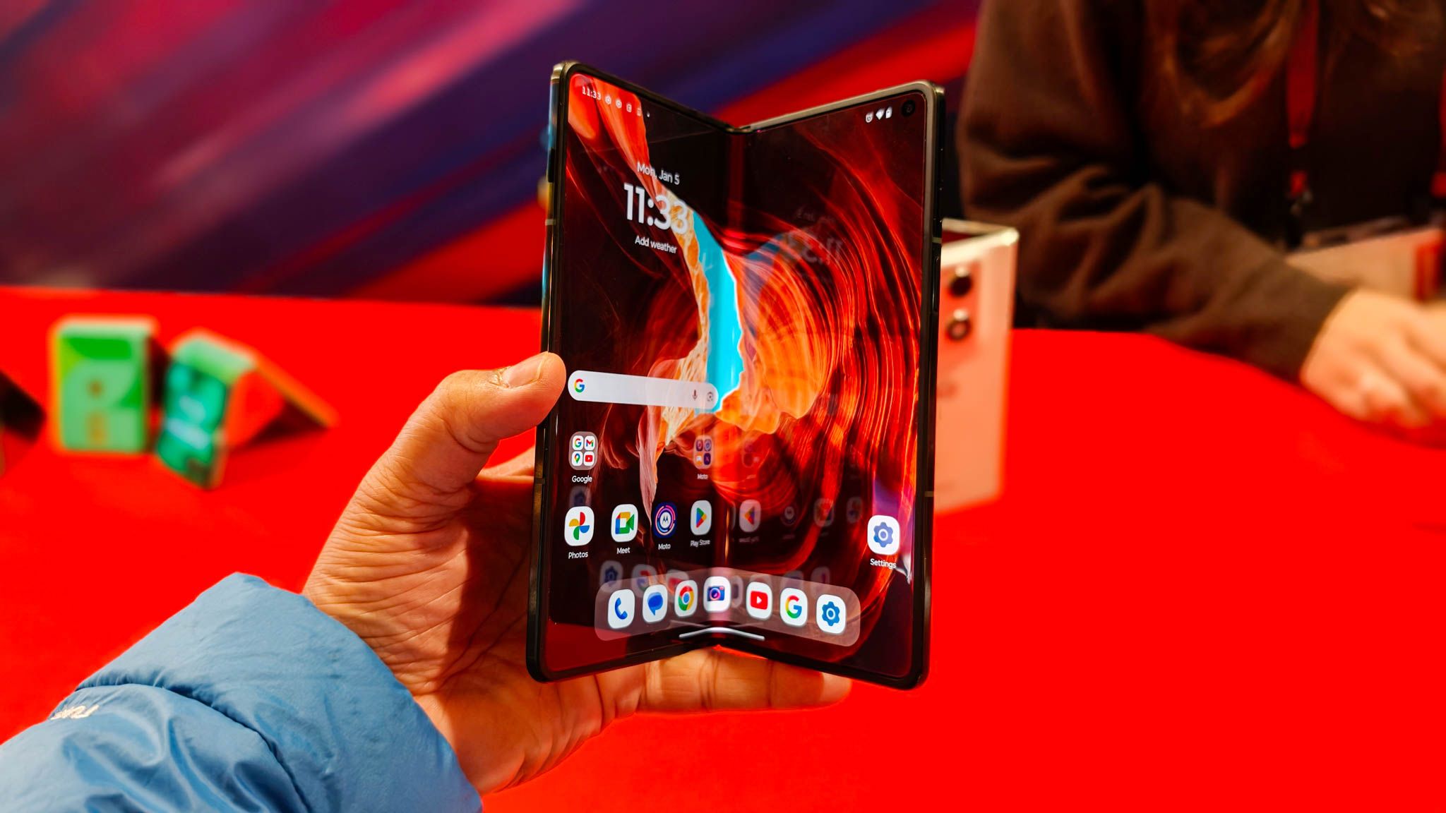 Το νέο Razr Fold είναι η πρώτη εισβολή της Motorola στα πτυσσόμενα σε στυλ βιβλίου, αλλά ποιο είδος πτυσσόμενου προτιμάτε;