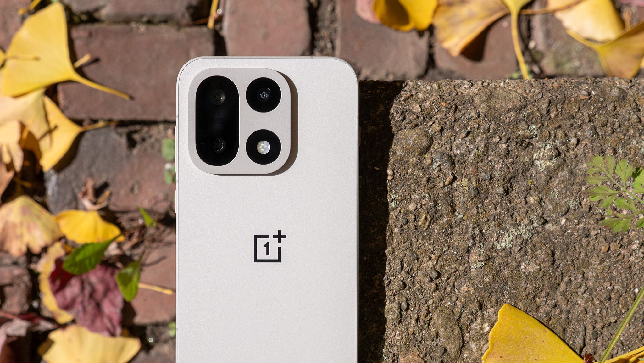 Αυτό το νέο τηλέφωνο είναι πιο γρήγορο από το Galaxy S25 Ultra, είναι 300 $ φθηνότερο και συνοδεύεται από μια δωρεάν δωροκάρτα 100 $ — τι περιμένετε;