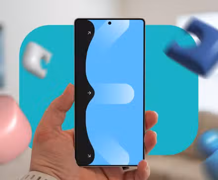 Χέρι που κρατά ένα smartphone που εμφανίζει βέλη χειρονομίας One Hand Operation+ στην αριστερή άκρη της οθόνης.