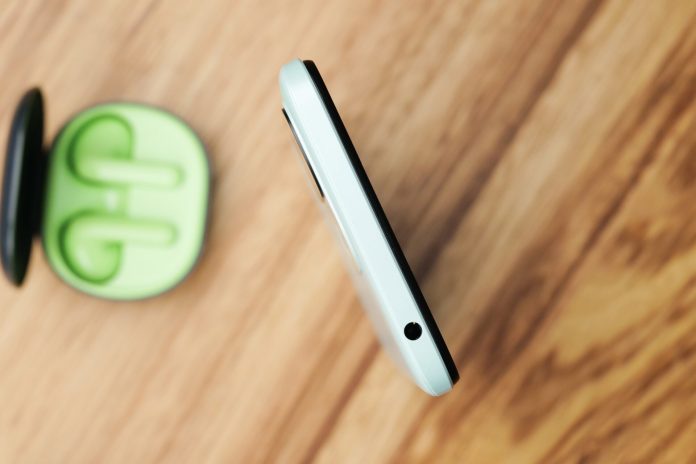 Η Xiaomi εξακολουθεί να προσφέρει τηλέφωνα με υποδοχές ακουστικών;