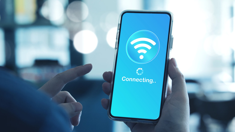 Ένδειξη σήματος Wi-Fi hotspot κινητού σε οθόνη smartphone