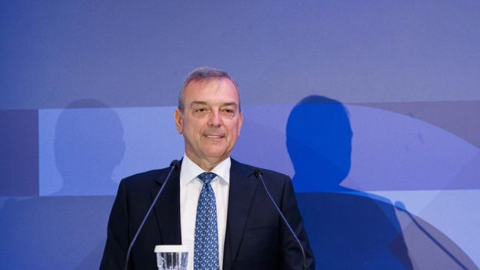 νέα διοικητική δομή ομίλου πληροφορικής — InfoCom