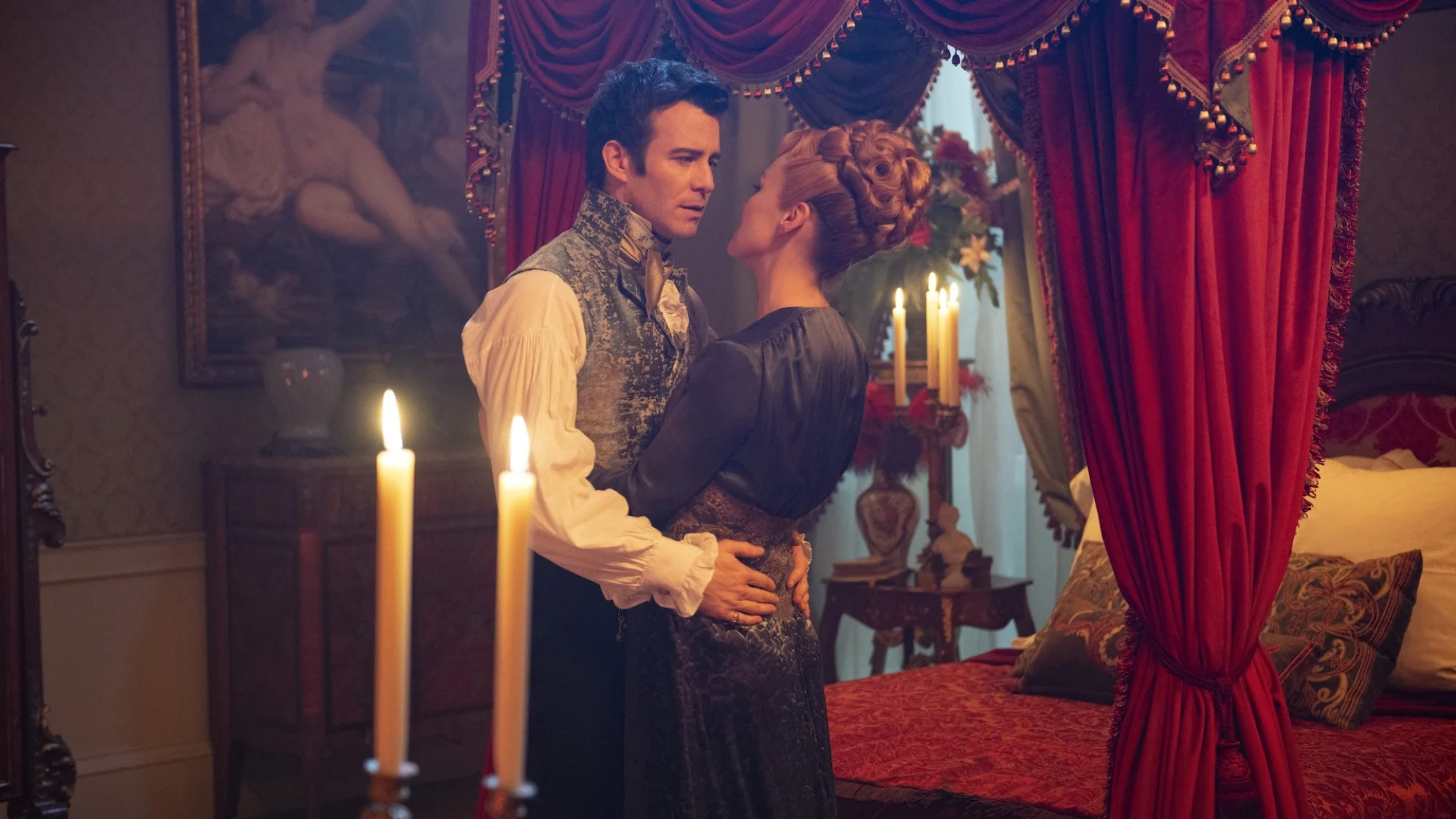 Ανακεφαλαίωση του 'Bridgerton': Τι συνέβη στην 3η σεζόν; Ο Luke Thompson ως Benedict Bridgerton και η Hannah New ως Lady Tilley Arnold στο