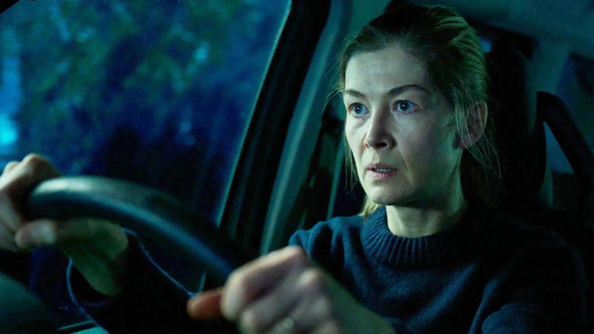 Rosamund Pike ως Maddie μέσα "Hallow Road"