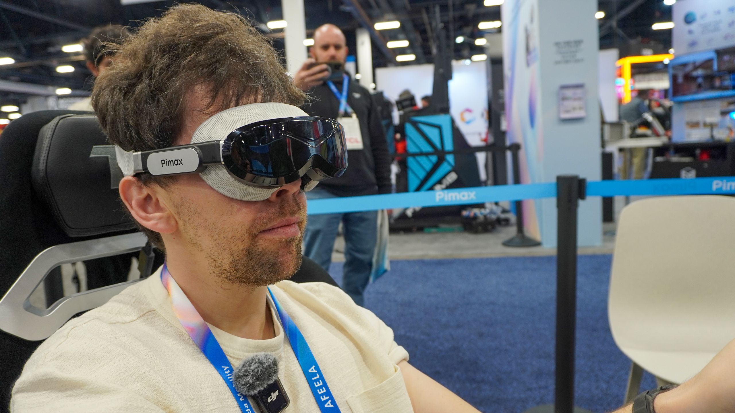 Απίστευτο! Δοκίμασα το 8K VR ακουστικό που ζυγίζει λιγότερο από το κινητό μου και μπορεί να επαναστατήσει τον κόσμο του VR!