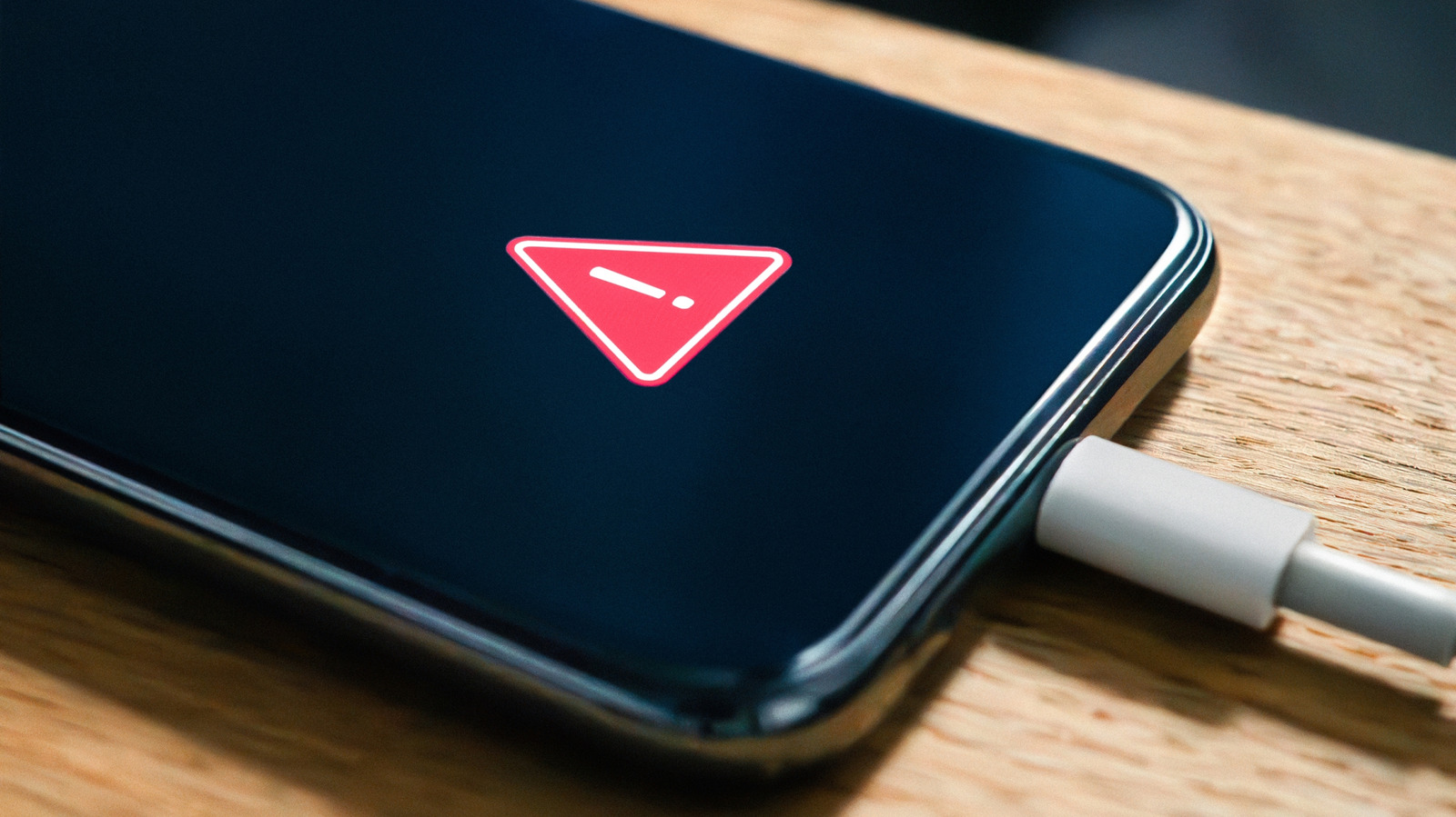 Ούτε στο κομοδίνο σας ούτε στο κρεβάτι — Εδώ είναι το καλύτερο μέρος για να φορτίσετε το τηλέφωνό σας