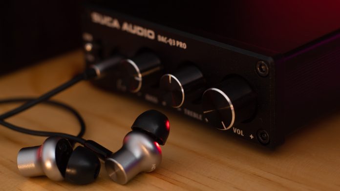 5 φτηνά ακουστικά gadget που μπορούν να βελτιώσουν τη μουσική σας εμπειρία