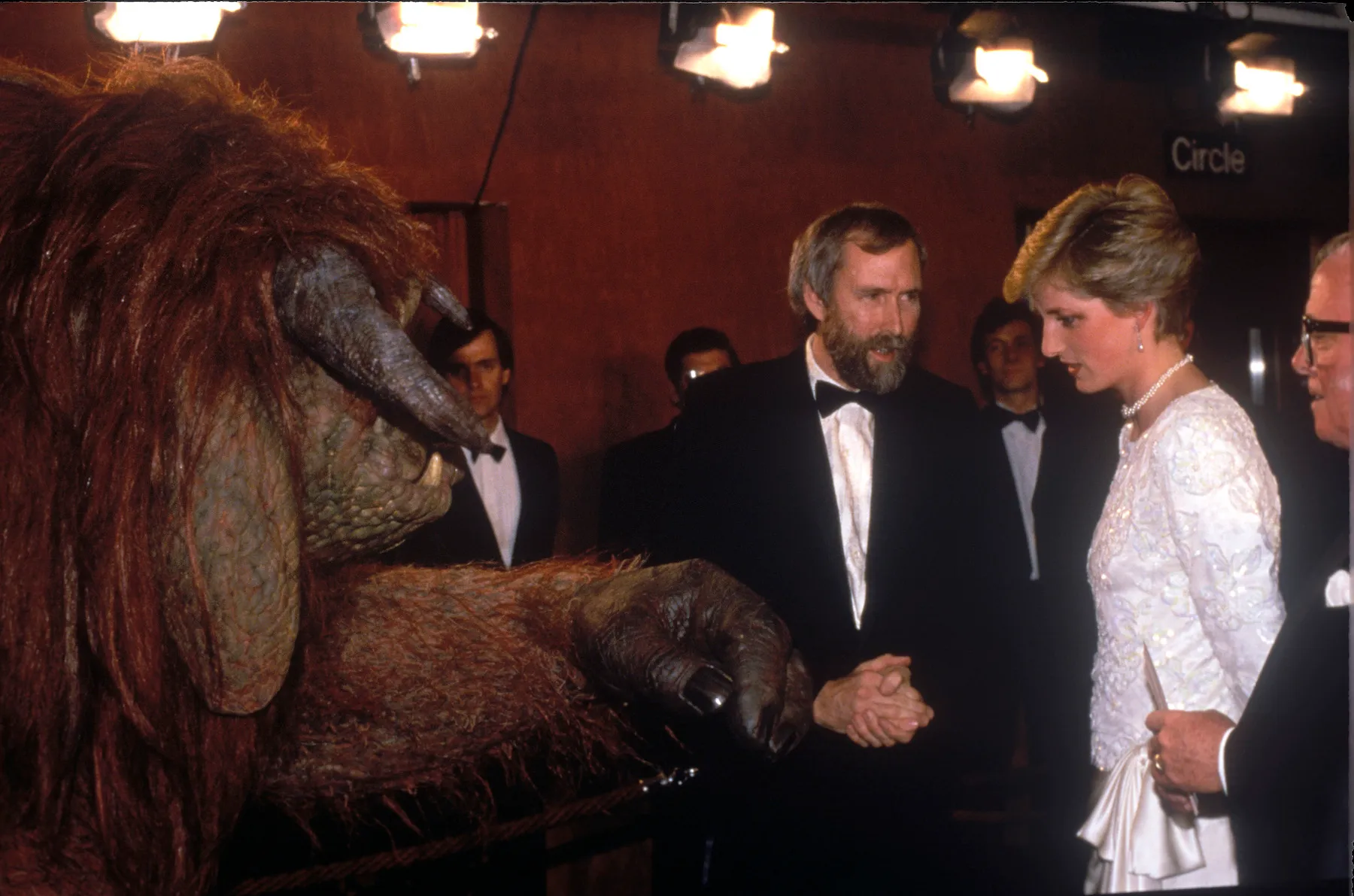 Diana, Princess of Wales, Royal Command Premiere of Labyrinth, London, With Ludo and Jim Henson, 1η Δεκεμβρίου 1986. (Φωτογραφία John Shelley Collection/Avalon/Getty Images)