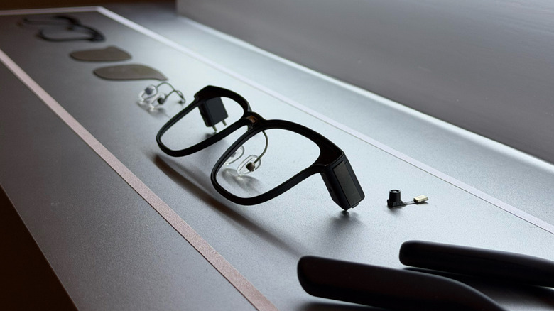 Έσκισε τα γυαλιά AI MemoMind One