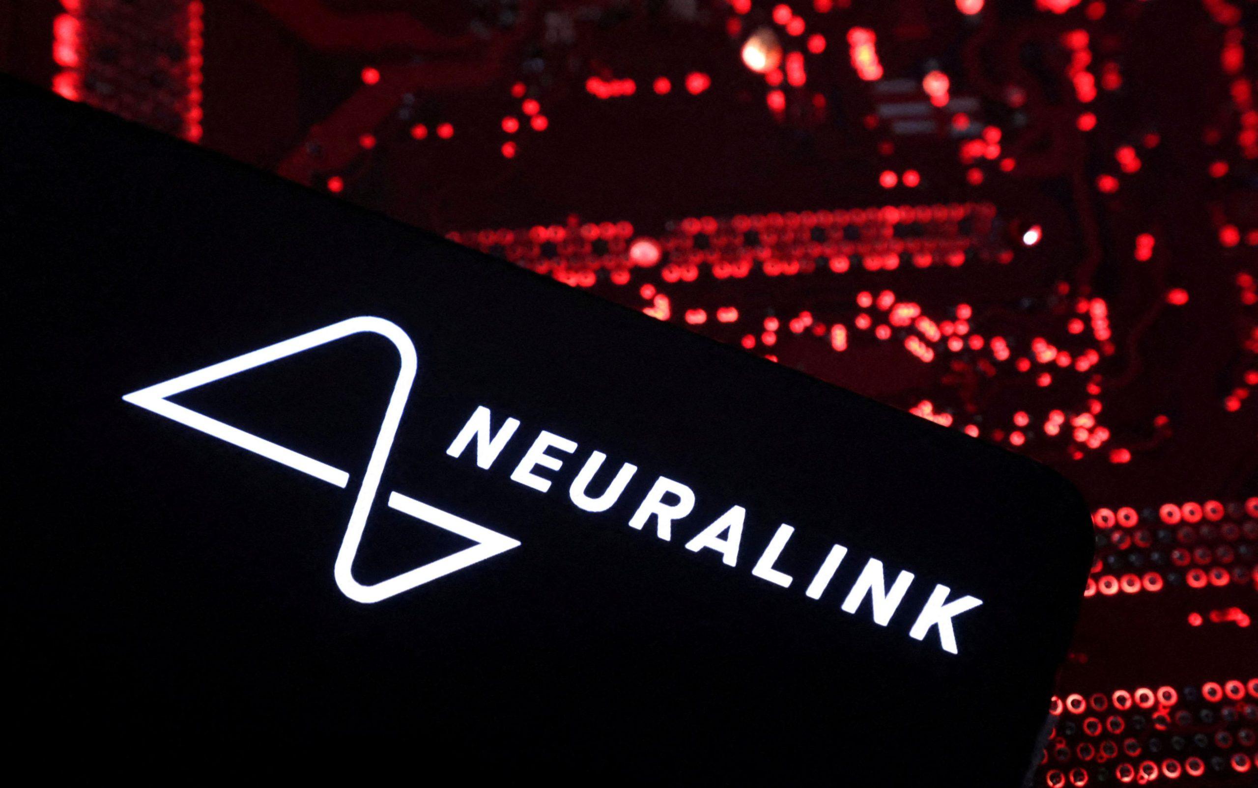 «Neuralink: Έρχεται Επανάσταση με Μαζική Παραγωγή Εγκεφαλικών Εμφυτευμάτων από το 2026 – Μην το Χάσεις!»