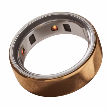 Oura Ring 4 σε λευκό φόντο