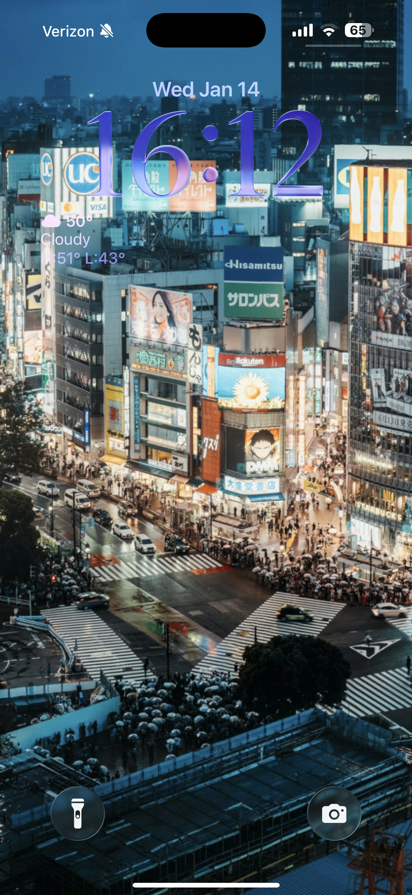 Lockscreens showing Verizon connectivity. Verizon outage 01-14-26