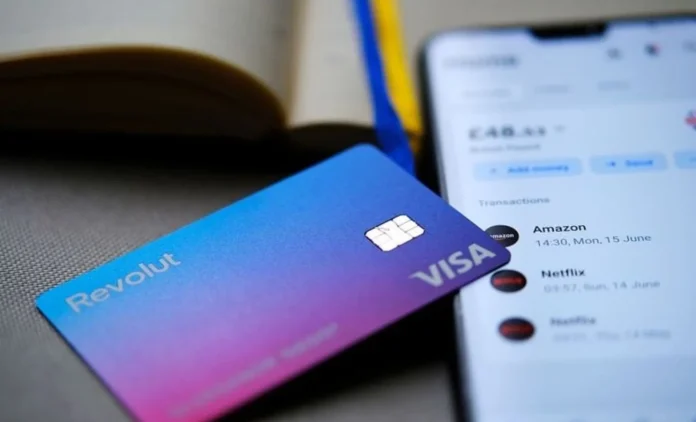 Revolut: Τα βάζει με το σύστημα των πιστωτικών καρτών