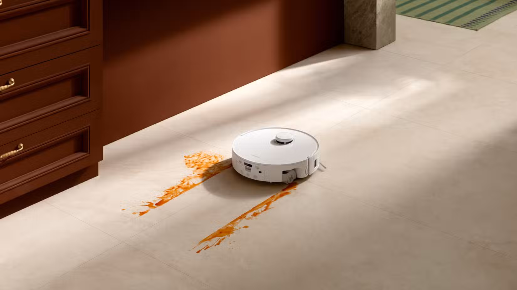 Το Roborock Qrevo Curv 2 καθαρίζει ένα ακατάστατο χάος.