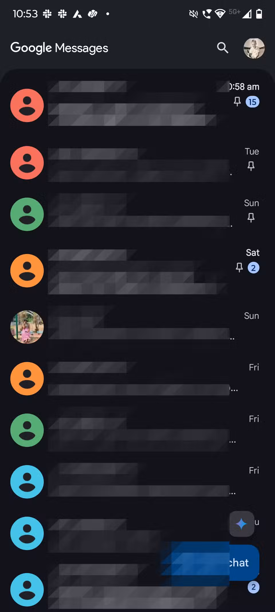 Στιγμιότυπο οθόνης που δείχνει καρφιτσωμένες συνομιλίες στην εφαρμογή Google Messages