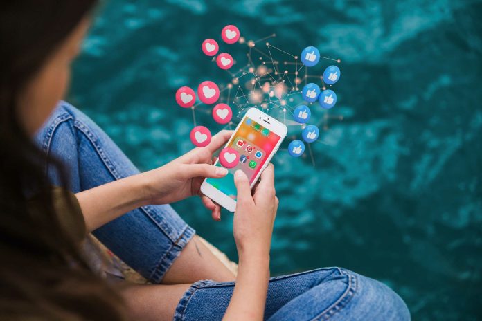 Προειδοποίηση για την υπερέκθεση στις οθόνες, σοβαρές παρενέργειες μετά τις 2 ώρες