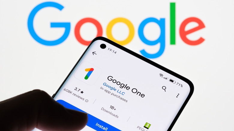 Λήψη Google One από το κατάστημα στην οθόνη του τηλεφώνου