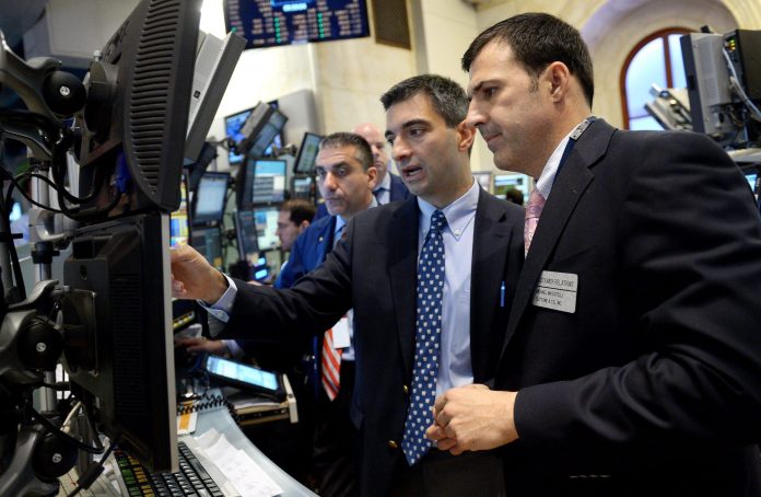 Ανατροπή στη Wall Street: Σκορπάει κέρδη ο S&P 500 με νέο ρεκόρ στην πρεμιέρα του 2026!