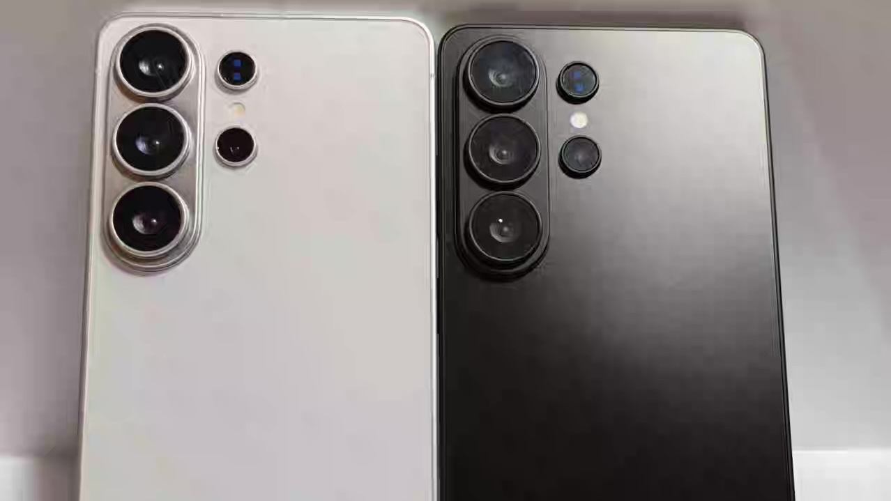 Renders δύο μοντέλων Galaxy S26 Ultra