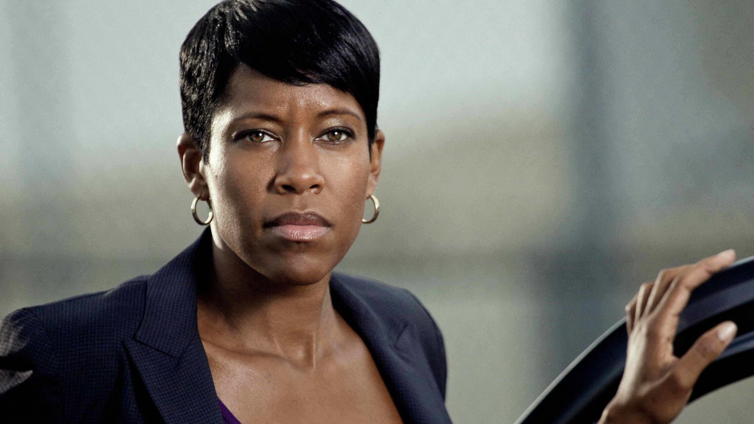 Η Regina King σε μια σκηνή από "Southland"