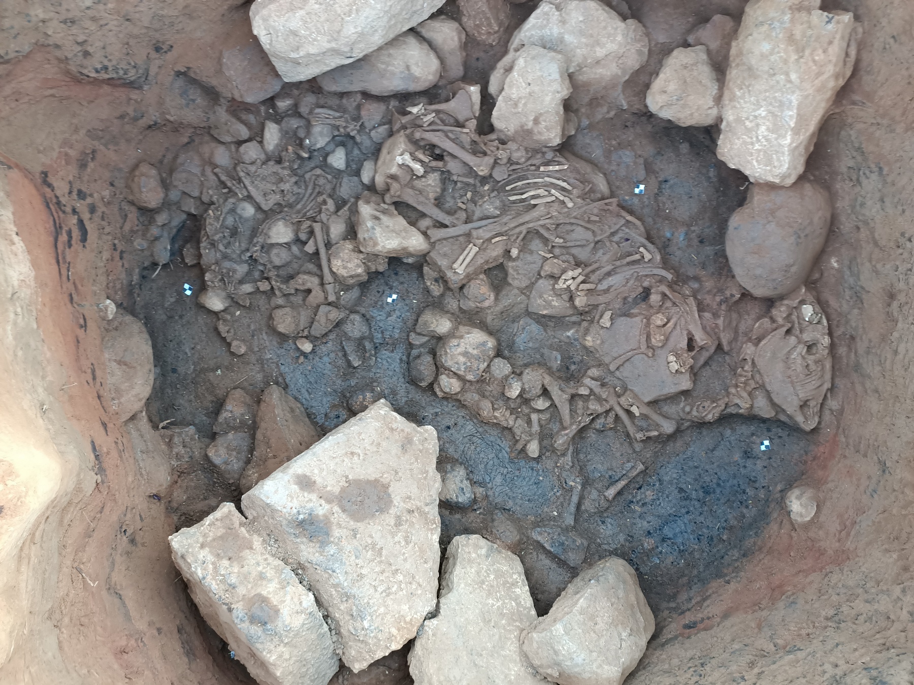 Προϊστορική ταφή σε πίθο στη Ραφήνα αποκαλύπτει μυστικά Προϊστορική ταφή σε πίθο στη Ραφήνα αποκαλύπτει μυστικά