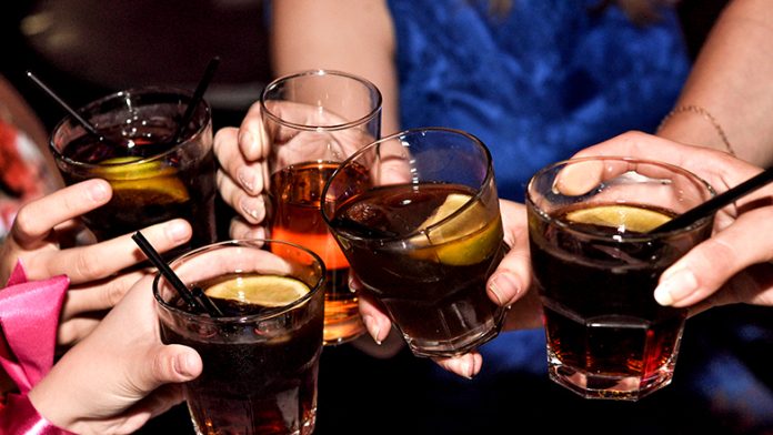 Η βαριά κατανάλωση αλκοόλ συνδέεται με καρκίνο παγκρέατος σε νεαρή ηλικία