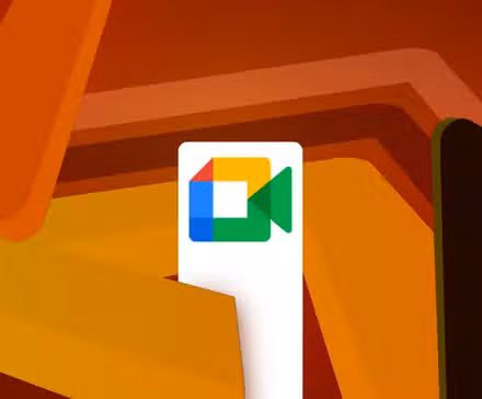 Λογότυπο Google Meet σε πορτοκαλί και κόκκινο φόντο