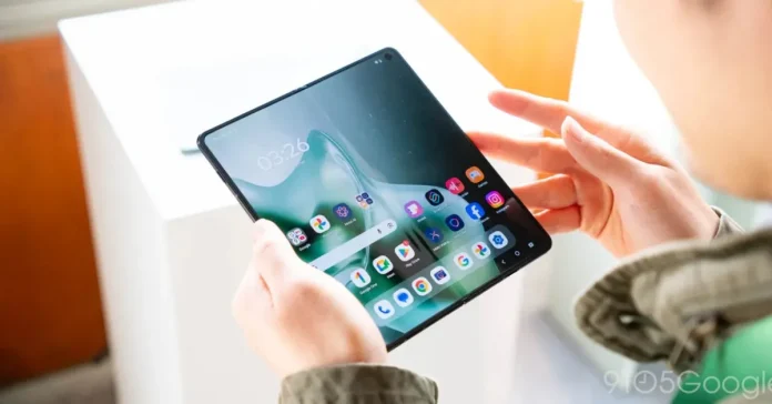 Ανακοινώθηκε η τιμή και η διαθεσιμότητα Motorola Razr Fold πριν από το iPhone Ultra