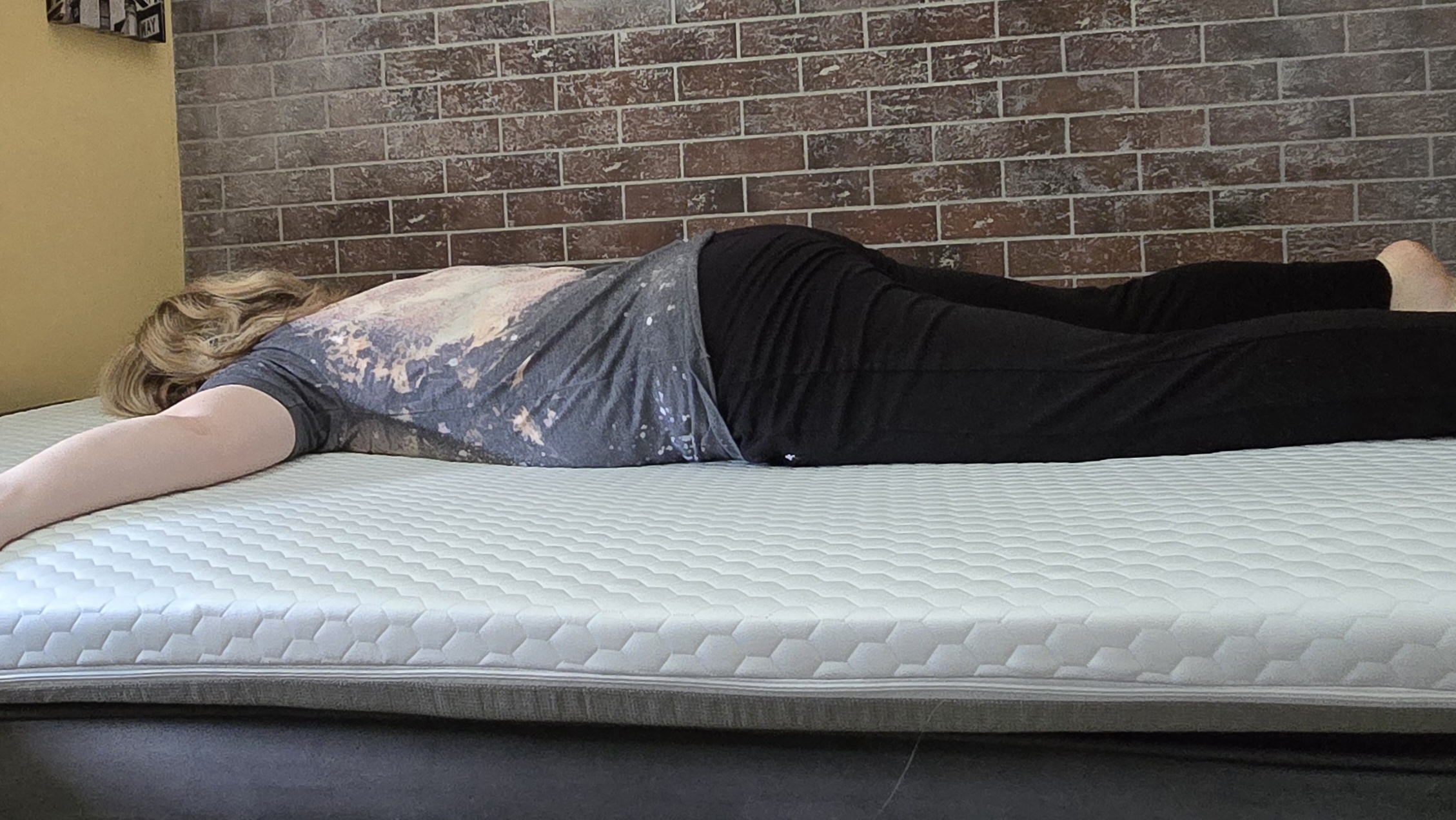 Ο ελεγκτής ύπνου στηρίζεται στη θέση του στο κάλυμμα στρώματος Helix ErgoAlign.