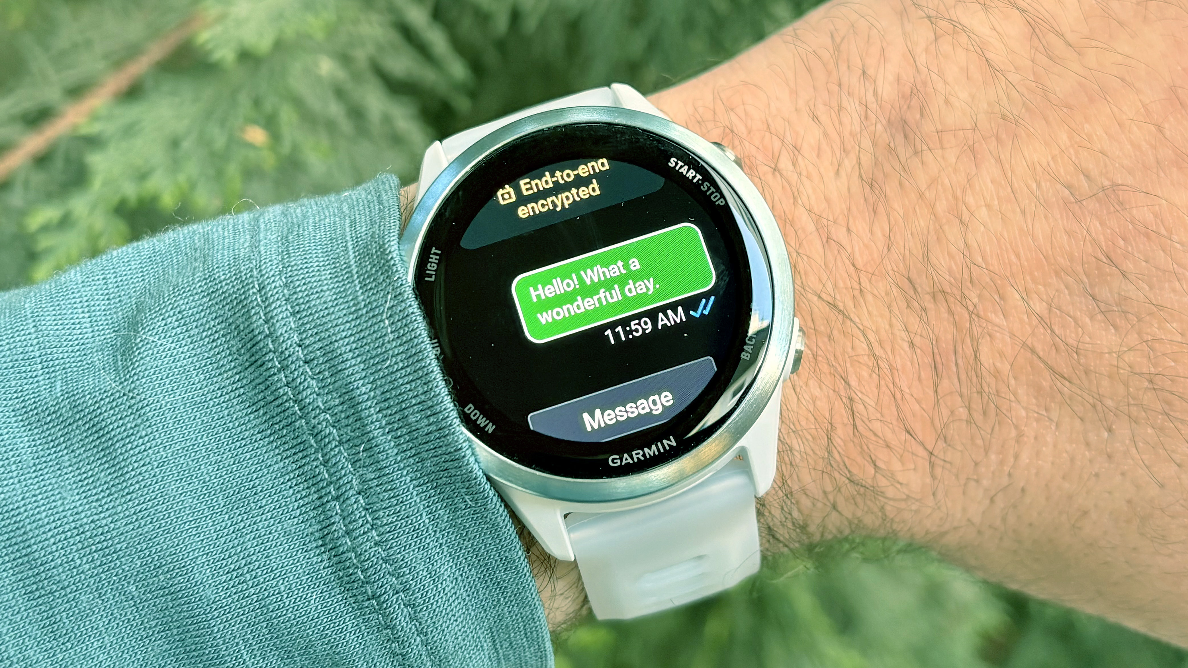 Garmin Forerunner 570 με απαντήσεις μηνυμάτων WhatsApp