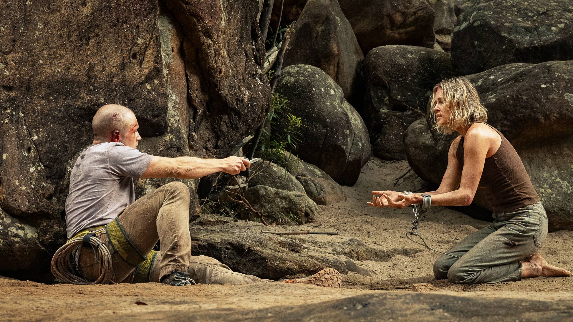 Ο Taron Egerton ως Ben και η Charlize Theron ως Sasha "Κορυφή" ταινία στο Netflix (2026)